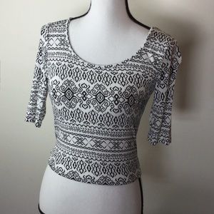 🟢AMERICAN RAG White/Black Aztec design crop top S